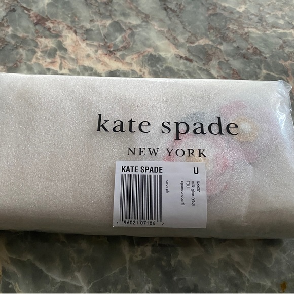 Kate Spade ♠️ Wallet - Picture 3 of 4